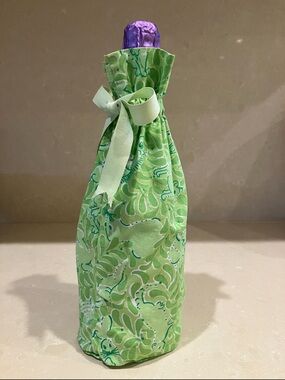 Lilly Pulitzer Gift hostess Fabric Bottle Bag with Bow wine champagne rose
